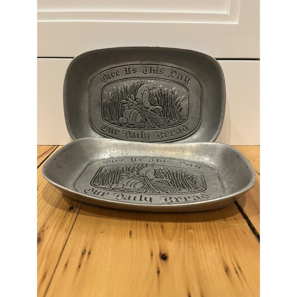 2x Wilton Columbia PA Distressed Bible Pewter ~ Give Us This Day Our Daily Bread - Picture 3 of 7